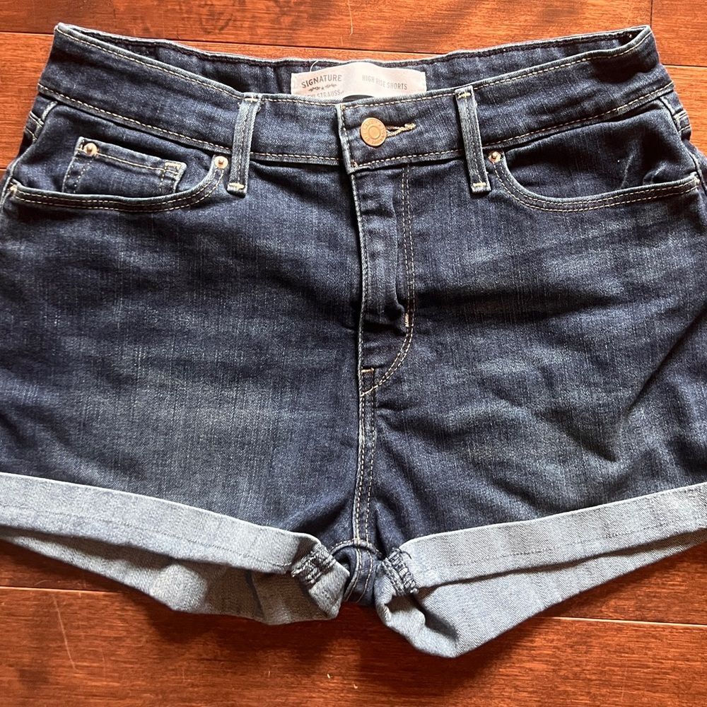 Levi’s Signature High Rise Shorts 29